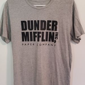 Gray shirt sleeved t-shirt Size M